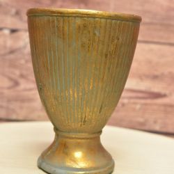 Betónová váza na podstavci - zlato-tyrkysová (15x15x21cm)