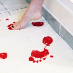 Kúpeľňová predložka SPINNING HAT Blood Bath 70x50cm