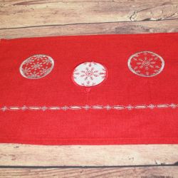 Vianočný obrus (FQWT17550-3) SENDIA - červený (25x40 cm)