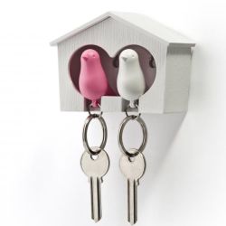 Nástenný držiak s kľúčenkami Qualy Duo Sparrow, biela búdka / biela + ružová kľúčenka