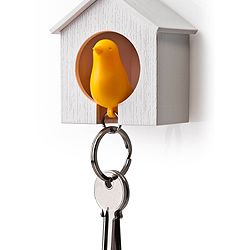Vešiačik na kľúče Qualy Sparrow, biela búdka / žltý vtáčik
