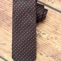 Pánska kravata - tmavomodrá s bordovým vzorom (6cm)