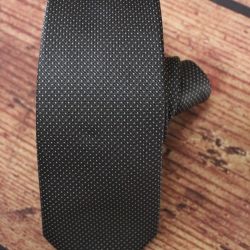 Pánska kravata - tmavosivá vzorovaná (6cm)