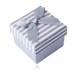 Bielo-sivá darčeková krabička na prsteň alebo náušnice - pásikavý vzor s mašličkou Y19.07