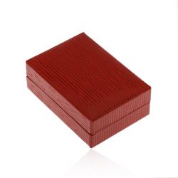 Krabička na náušnice v tmavočervenej farbe, koženkový povrch so zárezmi Y49.17