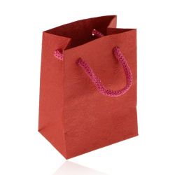Malá papierová taštička na darček, matný povrch v červenom odtieni, vzor ruží Y51.01