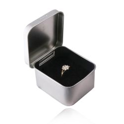 Šperky Eshop - Plechová darčeková krabička na šperk - strieborná farba, saténový povrch Y05.07