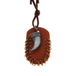 Šperky Eshop - Kožený náhrdelník, prívesky - hnedý ovál s malými krúžkami a zahnutý tesák Z17.04