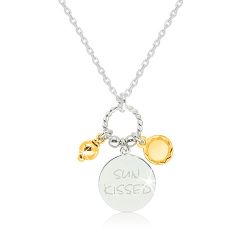 Šperky Eshop - Lesklý strieborný 925 náhrdelník - známka s nápisom 'SUN KISSED', slniečko a guľôčka v zlatej farbe Z04.08