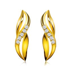 Šperky Eshop - Diamantové náušnice zo žltého 9K zlata - prepletené vlnky, briliantová línia, puzetky S3BT509.12