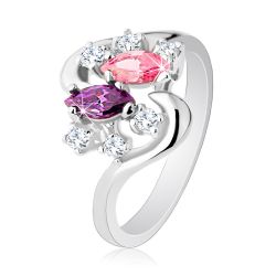 Šperky Eshop -  Prsteň striebornej farby so zvlnenými ramenami, farebné a číre zirkóny R26.15 - Veľkosť: 53 mm