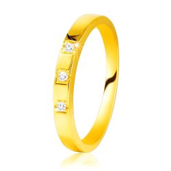 Šperky Eshop - Diamantový prsteň zo žltého 585 zlata - lesklé ramená, tri ligotavé brilianty  BT507.42/47 - Veľkosť: 56 mm