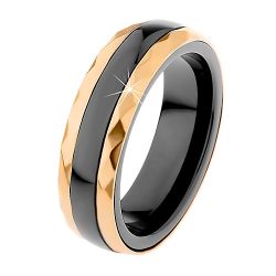 Šperky Eshop - Keramický prsteň čiernej farby, brúsené oceľové pásy v zlatom odtieni H1.3 - Veľkosť: 51 mm