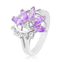 Šperky Eshop - Lesklý prsteň striebornej farby, fialový zirkónový kvet, číre zirkóniky R33.23 - Veľkosť: 48 mm