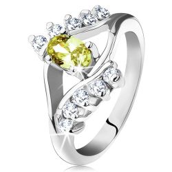 Šperky Eshop - Lesklý prsteň v striebornej farbe, hladké a zirkónové línie, svetlozelený ovál G10.18 - Veľkosť: 52 mm