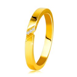 Šperky Eshop - Obrúčka v žltom 14 K zlate - prsteň s jemným zárezom a zirkónovou líniou S3GG248.73/78 - Veľkosť: 54 mm