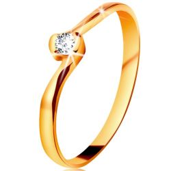 Šperky Eshop - Prsteň v žltom 14K zlate - číry diamant medzi zahnutými koncami ramien BT180.18/25 - Veľkosť: 57 mm