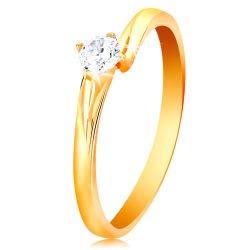 Šperky Eshop - Prsteň zo žltého 14K zlata - ligotavý zirkón čírej farby v lesklom kotlíku S3GG201.31/37 - Veľkosť: 49 mm