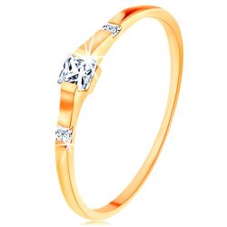 Šperky Eshop - Zlatý prsteň 585 - tri číre zirkónové štvorčeky, lesklé a hladké ramená GG132.06/16/21/198.54/55 - Veľkosť: 50 mm