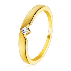 Zlatý prsteň z 9K zlata - s výrezom a vystupujúcim štvorcovým zirkónom osadenom v štvorcípom kotlíku S4GG247.61/66 - Veľkosť: 49 mm
