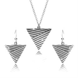 Šperky Eshop - Sada zo striebra 925 - náhrdelník a náušnice, obrátený trojuholník s patinovanými líniami R43.27