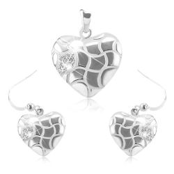 Šperky Eshop - Set náušníc a prívesku, striebro 925, srdce so zvlnenými zárezmi a zirkónmi SP85.06